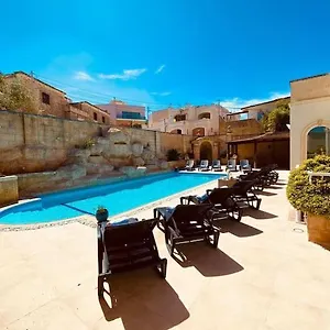 Villa Velver Mansion, Malta - Luxury With Pool, Naxxar